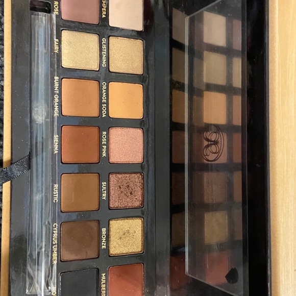 Anastasia Beverly Hills: soft glam eyeshadow - Picture 2 of 2